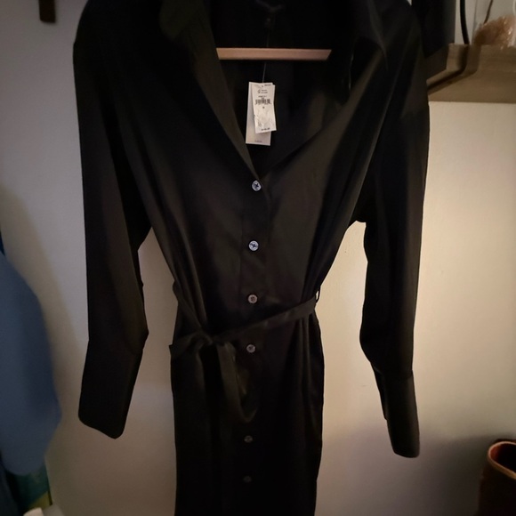 5. Banana Republic Classic Black Dress - Picture 4 of 7